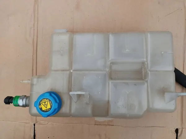 Iveco OE 5801303409 Ausgleichsbehälter image 2