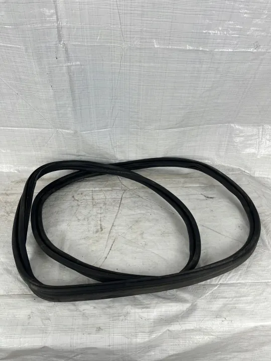 Joint de coffre OEM A2577500300 pour Mercedes CLS image 2