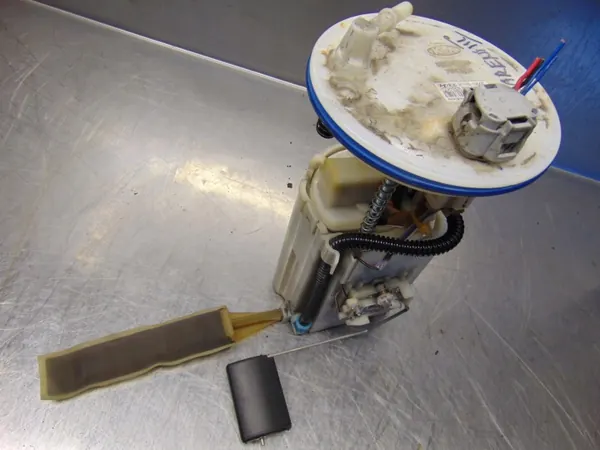 Bränslepump OEM 31110-1D000 för Kia Carens image 2