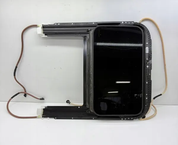 Techo Solar OEM 4G5877041 con Marco Negro - Usado image 2
