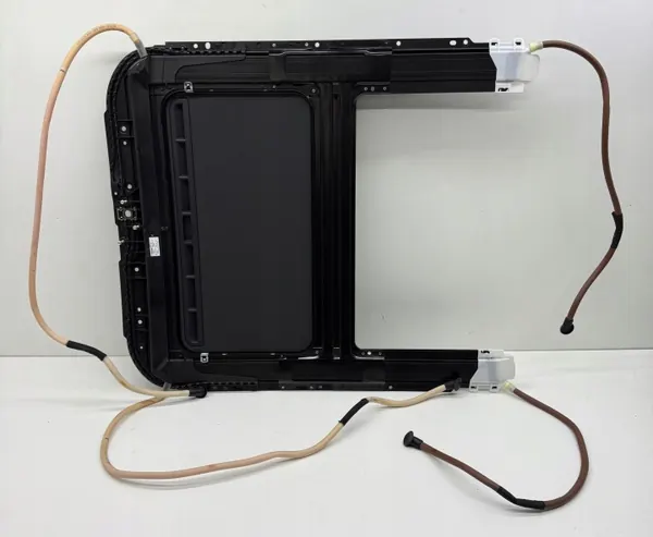 Techo Solar OEM 4G5877041 con Marco Negro - Usado image 10