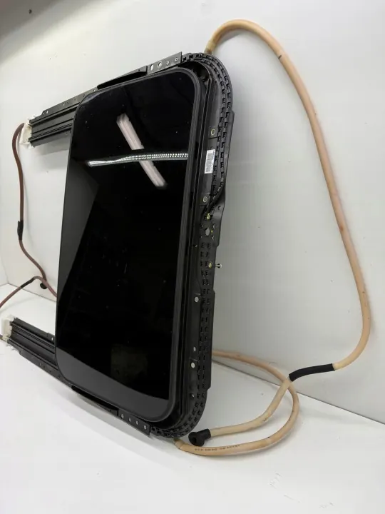 Techo Solar OEM 4G5877041 con Marco Negro - Usado image 8