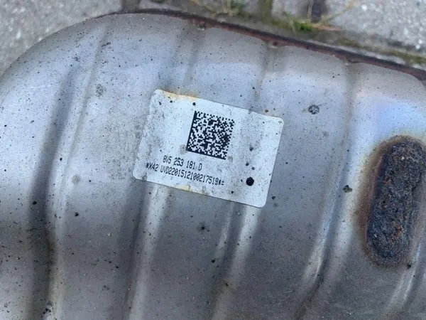 Audi A3 S3 8V täysi vaimennin OEM 8V5253181D image 3