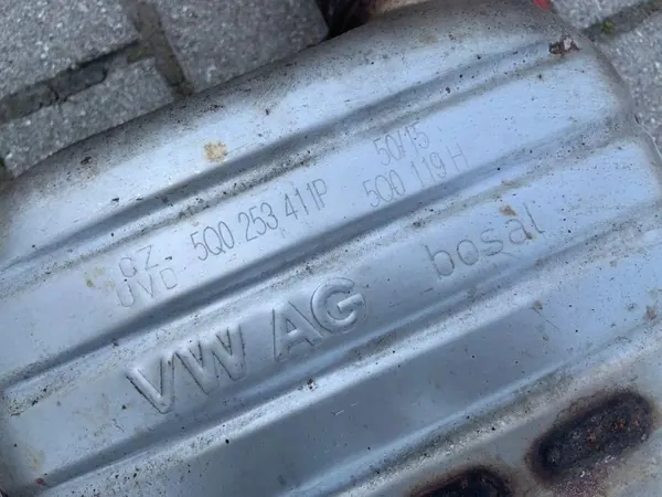 Audi A3 S3 8V täysi vaimennin OEM 8V5253181D image 4