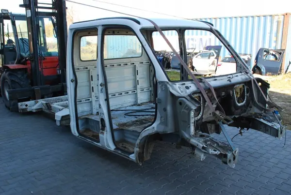 Renault OE 4521 Ohjaamo Runkorakenne Master II 03-10 image 3