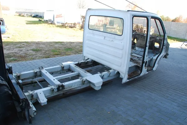 Renault OE 4521 Ohjaamo Runkorakenne Master II 03-10 image 5