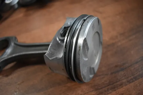 Pistón Motor Porsche OEM 06M100 - Cilindro 1-3 image 3