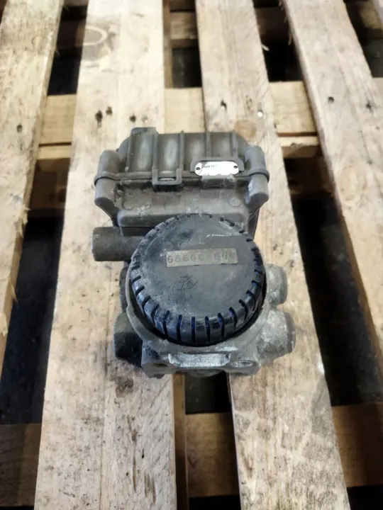 EBS-modulaattoriventtiili OEM 4801066060 DAF XF CF:lle image 2