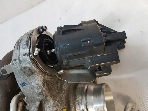 Turbo BMW F20 140i OE 7643147 image 4