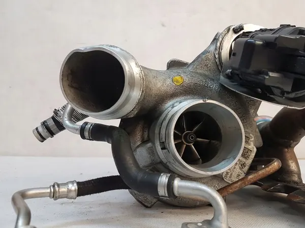 Turbo BMW F20 140i OE 7643147 image 7