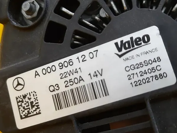 Mercedes-Benz C W205 Alternatori A0009061207 image 2