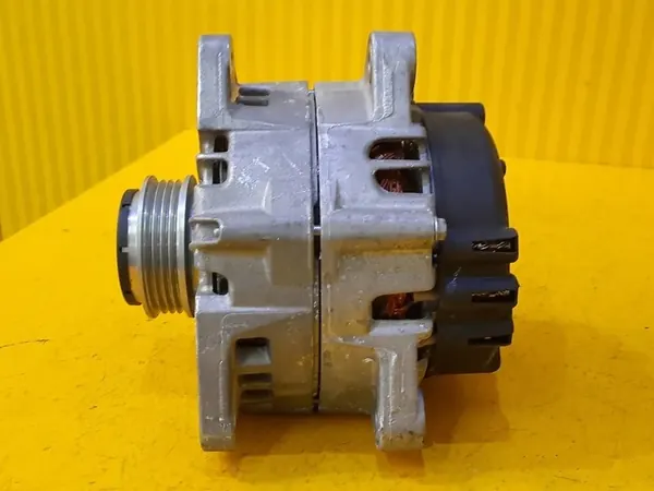 Mercedes-Benz C W205 Alternatori A0009061207 image 3