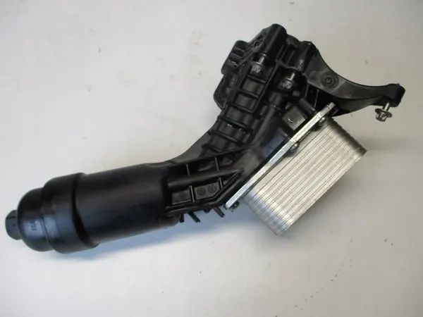 Base de filtre à huile Mahle d'occasion OEM 8580414 BMW X3 image 2