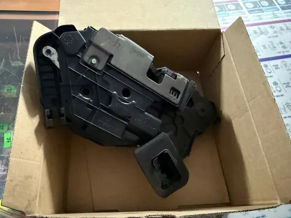 VW ARTEON VÄNSTER FRAMDÖRRSLÅS 5NB837015D image 2