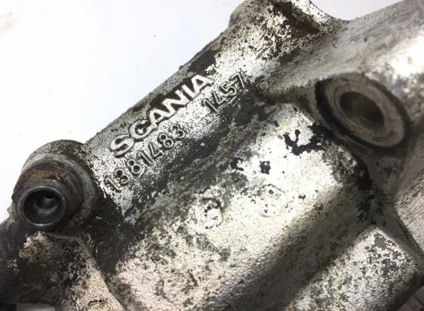 Scania Oljefilterfäste OEM 1381483 - Begagnad image 4