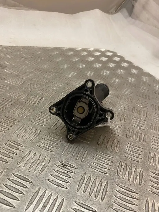 Volvo XC90 2017 Termostato / Carcasa image 5