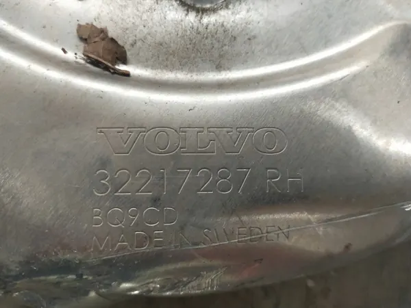 Volvo XC60 II Jarrulevy Suoja OEM 32217287 image 4