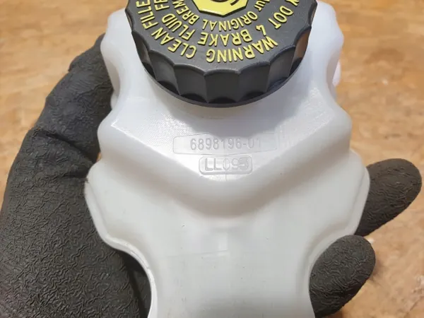 Réservoir de liquide de frein BMW IX I20 OEM 6898196 image 5