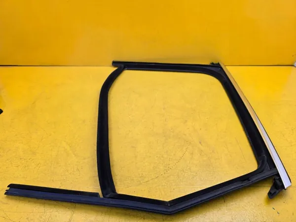 Junta de ventana puerta trasera izquierda cromada Porsche Macan 95B image 2