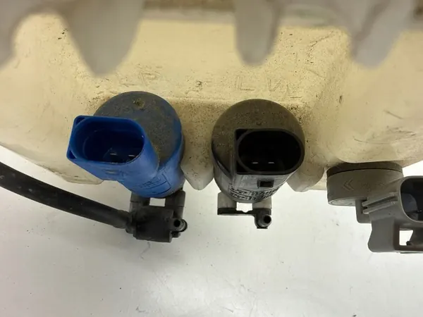 Réservoir lave-glace OEM 31416285 pour Volvo V60 2013 image 10