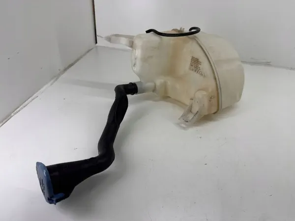 Réservoir lave-glace OEM 31416285 pour Volvo V60 2013 image 3