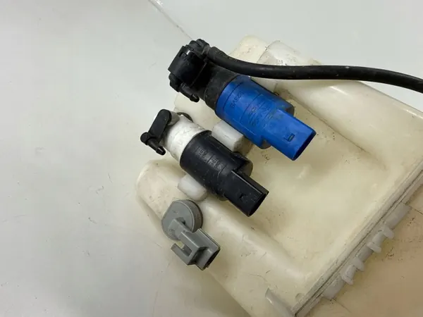 Réservoir lave-glace OEM 31416285 pour Volvo V60 2013 image 8