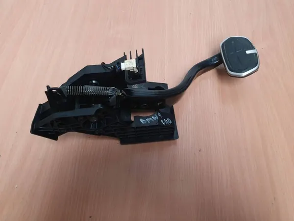 BMW 1 F40 Bromspedal OEM 6888753 - Begagnad image 2