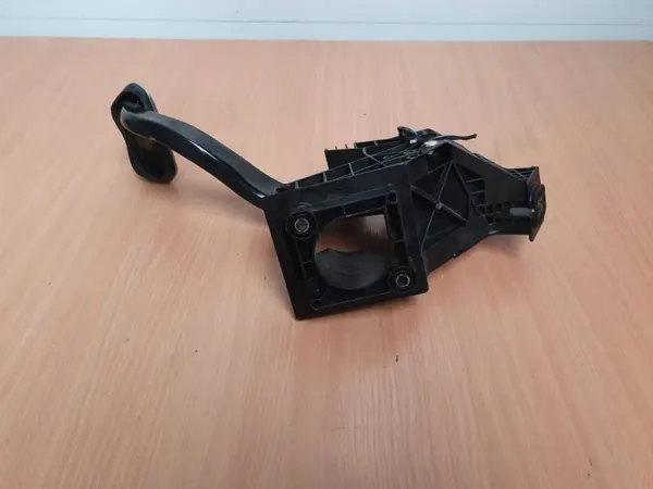BMW 1 F40 Bromspedal OEM 6888753 - Begagnad image 6