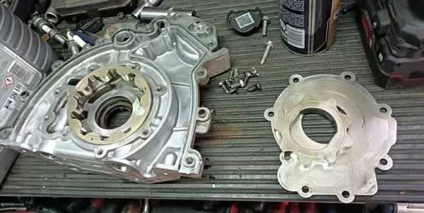 Bomba de aceite usada OEM 4R8Q-6600-AE para Citroen C5 III image 2