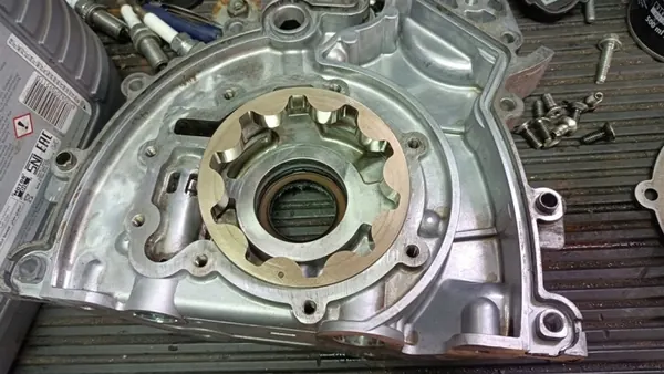 Bomba de aceite usada OEM 4R8Q-6600-AE para Citroen C5 III image 4