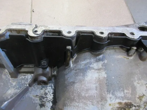 Audi A6 C6 Oljetank 06B103601CG image 10