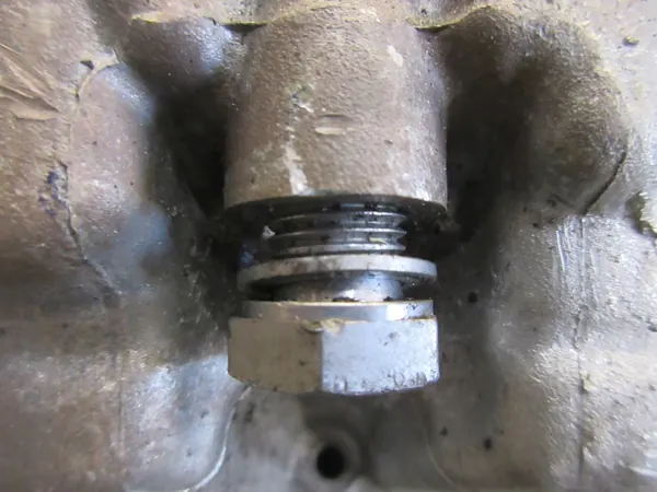 Audi A6 C6 Oljetank 06B103601CG image 3