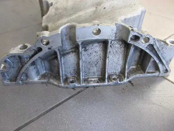 Audi A6 C6 Oljetank 06B103601CG image 4