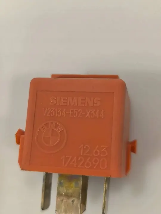 BMW 5 E60 E61 2005 Relaat V23134E52X344 image 3