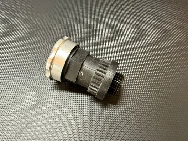 Öleinfüllstutzen Fiat 500 Abarth OEM 5743869 image 3