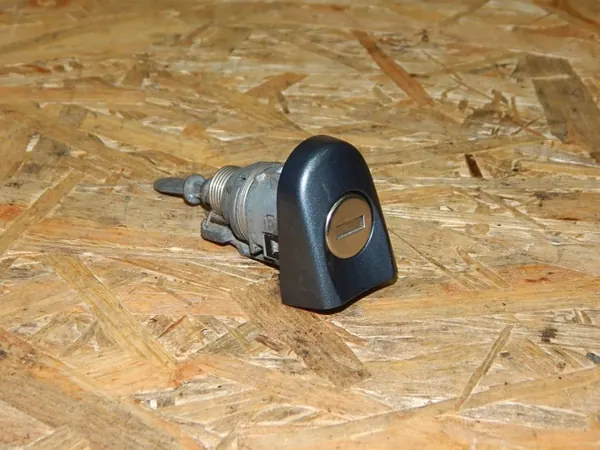 OEM CKL57 VW T5 Insert de Fechadura Porta Esq. Frente Cinza image 2