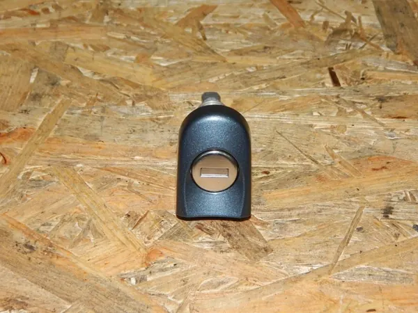 OEM CKL57 VW T5 Insert de Fechadura Porta Esq. Frente Cinza image 3