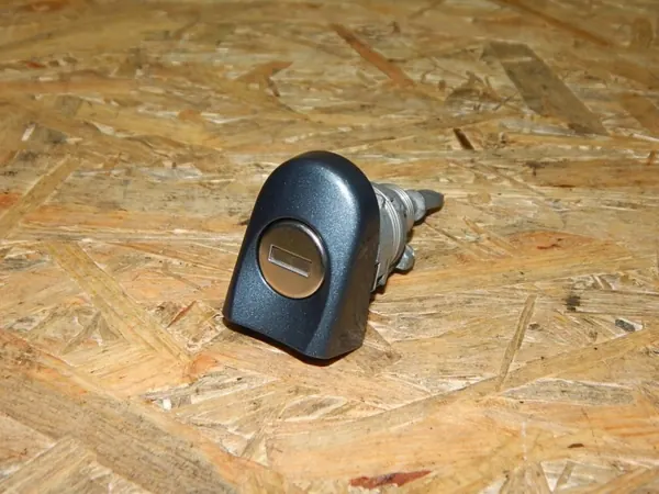 OEM CKL57 VW T5 Insert de Fechadura Porta Esq. Frente Cinza image 4