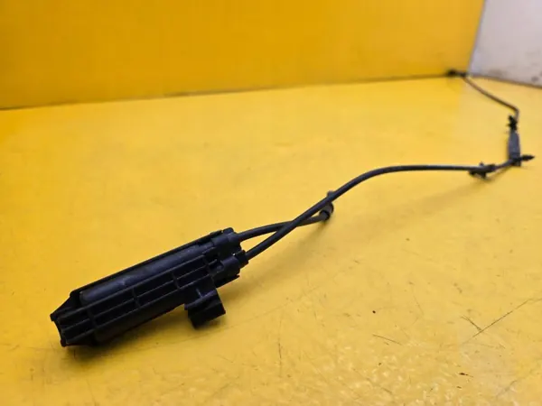 Cable del capó Lynk & Co 01 OEM 8889191391 - Usado image 4