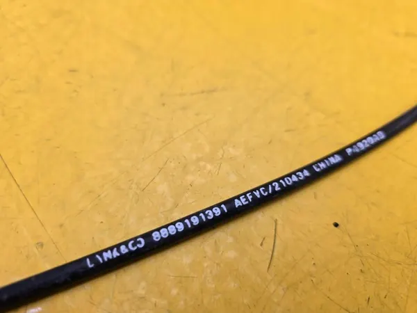 Cable del capó Lynk & Co 01 OEM 8889191391 - Usado image 5
