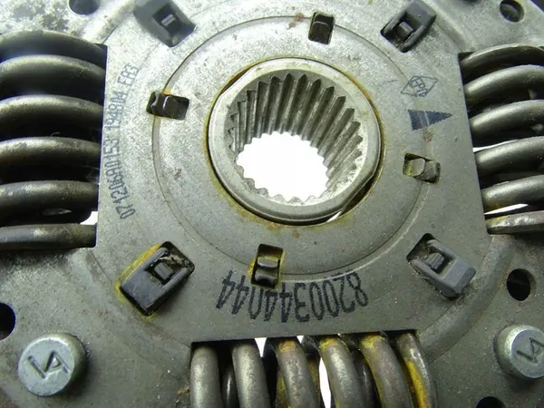 DACIA DUSTER I 10-17 Kytkinpaketti VALEO OEM image 3