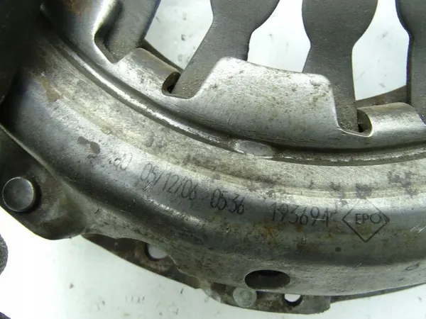 DACIA DUSTER I 10-17 Kytkinpaketti VALEO OEM image 4