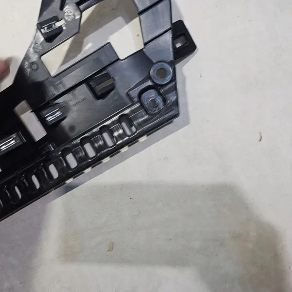 Support de pilier C Tesla Model S Plaid OEM 1587702-00-C image 10