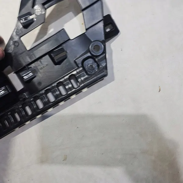 Support de pilier C Tesla Model S Plaid OEM 1587702-00-C image 9
