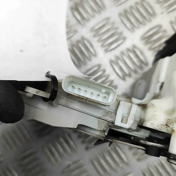 Vänster framdörrslås AUDI A7 8J2837015E image 5