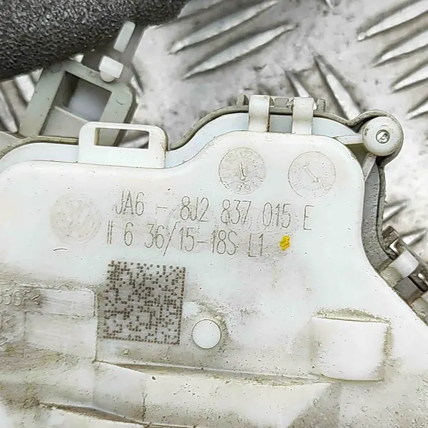 Vänster framdörrslås AUDI A7 8J2837015E image 6