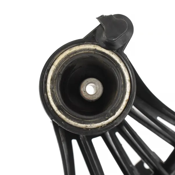 Support de compresseur climatisation OEM 1667014-01-C image 3