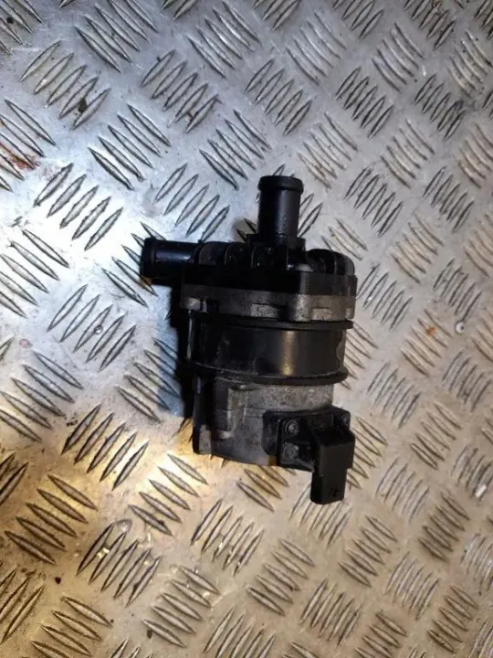 Pompe à eau Audi A6 C6 OEM 4F0965567 - Occasion image 3