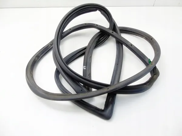 Framvänster dörrtätning OEM CHPA101SZLPMS142603091 image 2