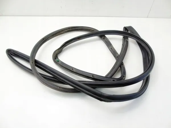 Framvänster dörrtätning OEM CHPA101SZLPMS142603091 image 9